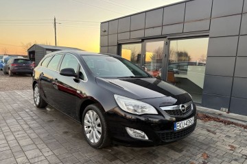 1.4 Benzyna Tempomat Nawigacja Alufelgi Czujniki