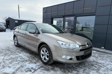 2.0 Benzyna Klimatyzacja Nawigacja Alufelgi Elektryczne Szyby Kredyt